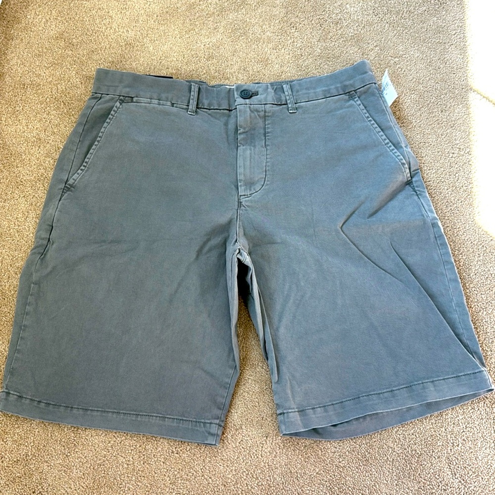 Men’s GAP flex shorts size 32 10’’ short
